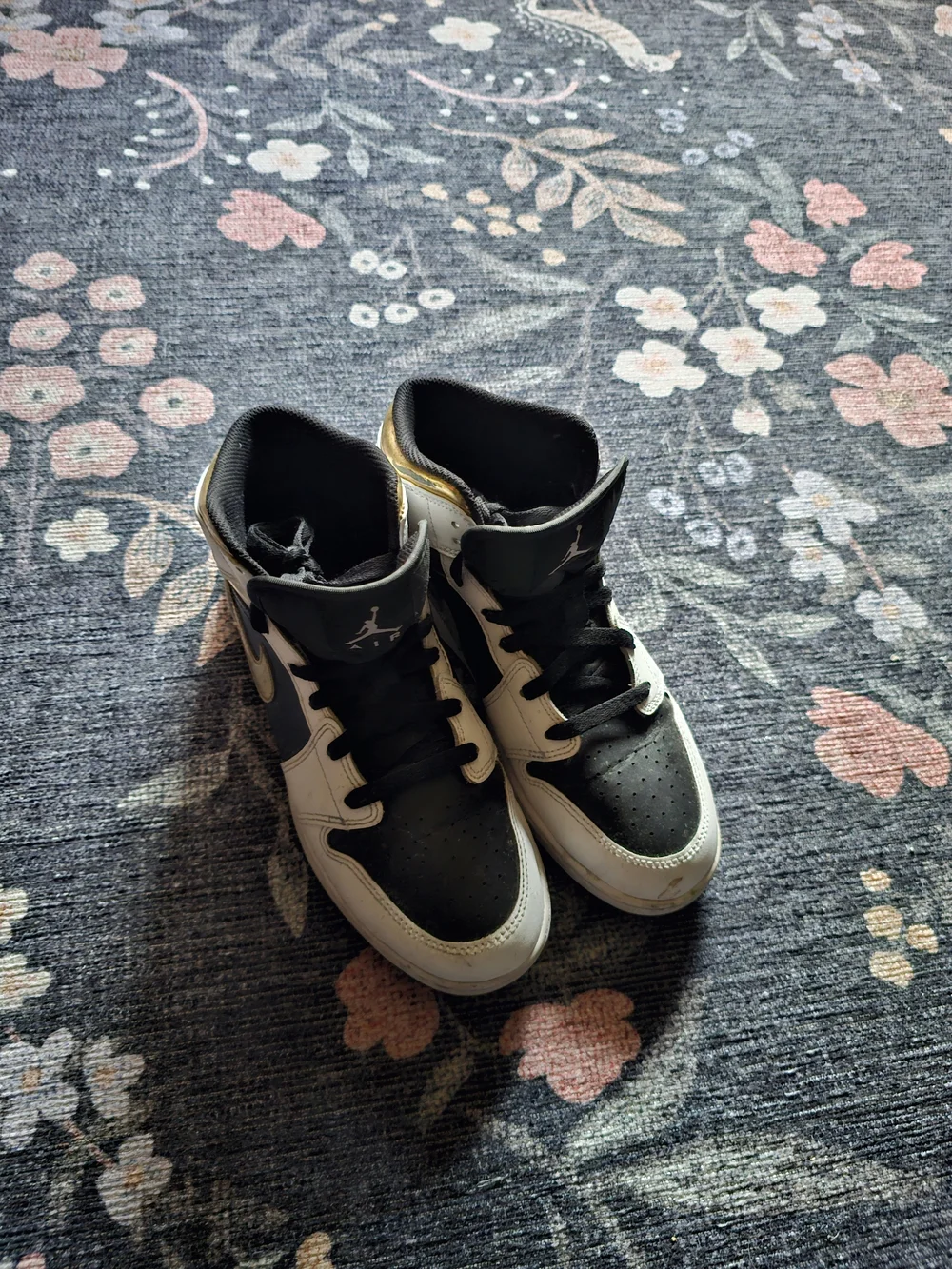 Jordan Kid's High-Top Athletic Shoes White Black Gold
